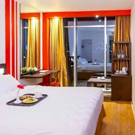 RedStar Hotel Jakarta Exterior foto