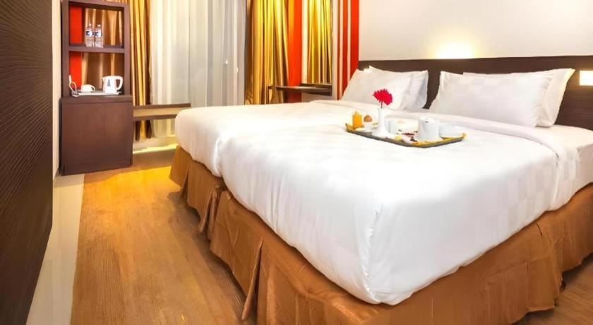 RedStar Hotel Jakarta Exterior foto