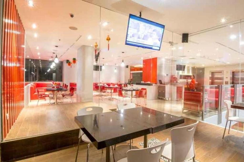 RedStar Hotel Jakarta Exterior foto